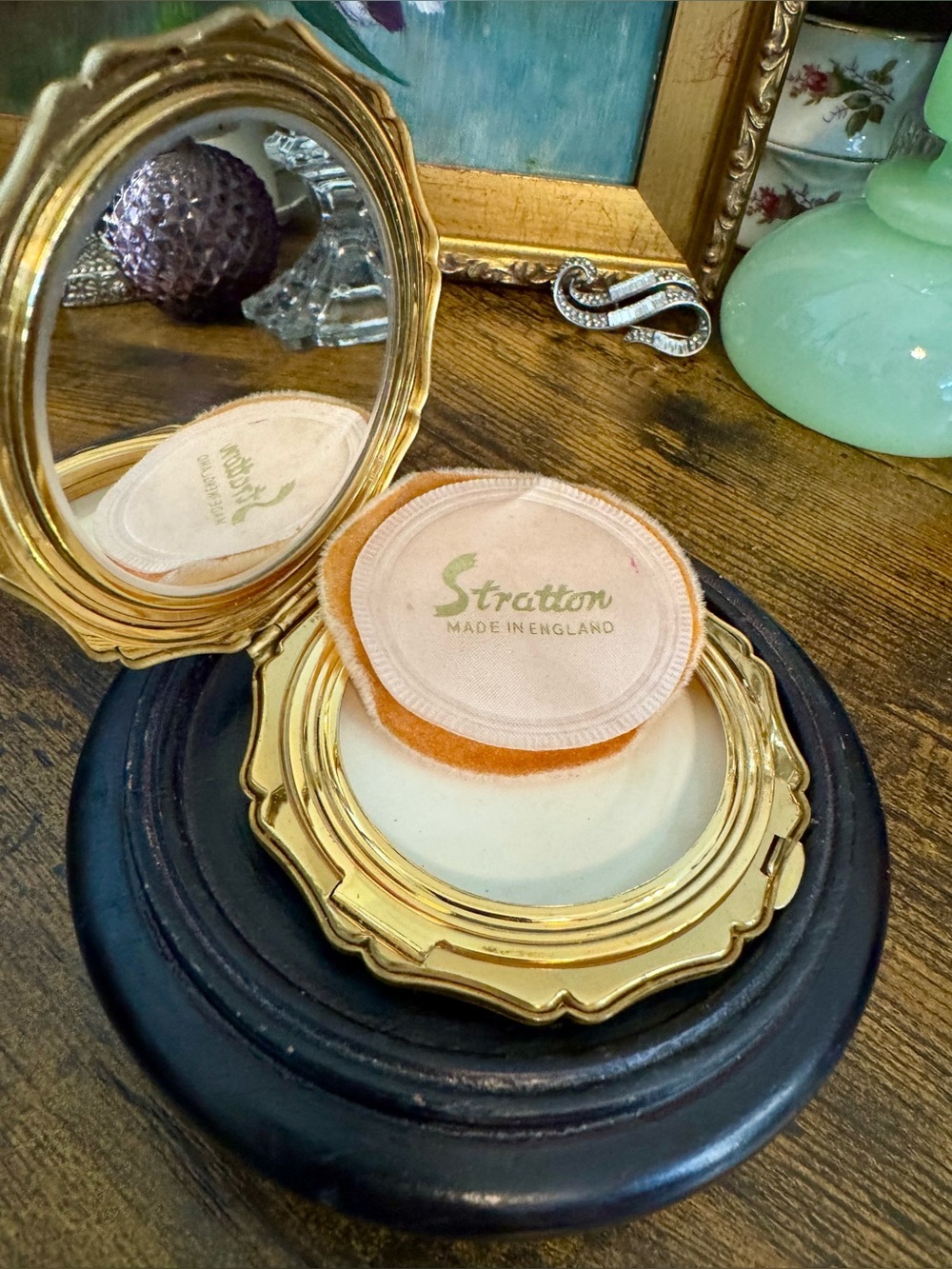 Vintage Hand-Painted Stratton Mirror Compact - Picture 7 of 14